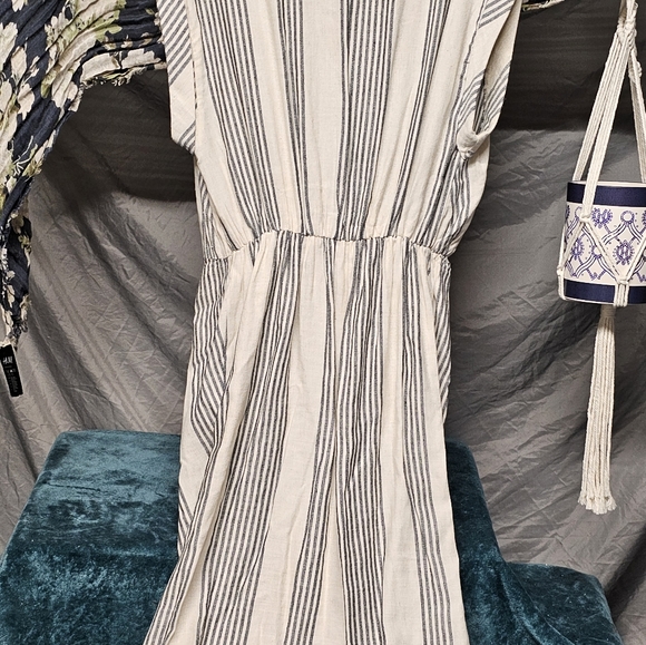 3/$25 En Creme | Sleeveless Button Down Twist Knot Midi Dress size Medium - Picture 7 of 7